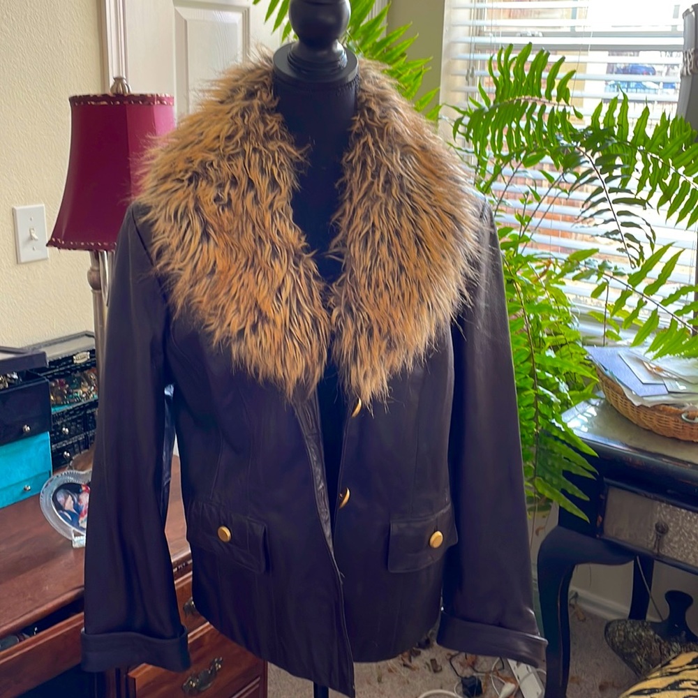 Leather jacket with detachable faux fur collar
